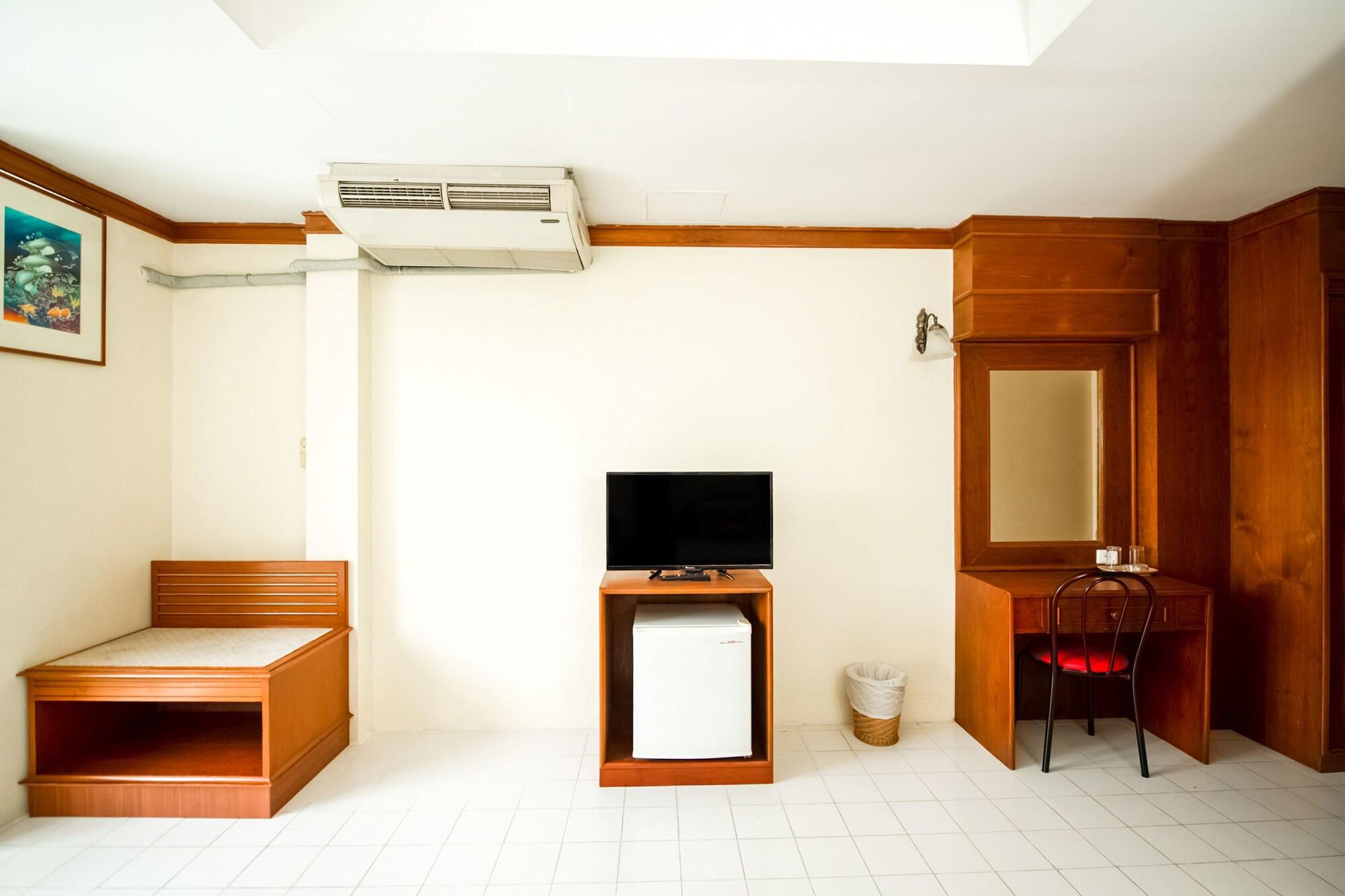 Oyo 320 Regent 2002 Guest House Phuket Exterior photo